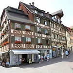 Lakewinds Apartment