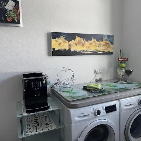 Lakewinds Apartment *